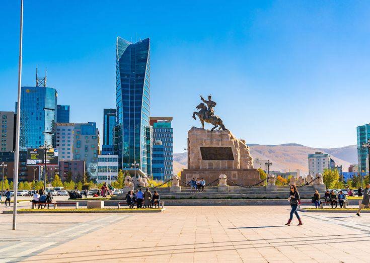 Sukhbaatar square, what to see in ulaanbaatar in one day